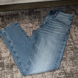 American Eagle non distressed 29/30 jeans never worn without tags.